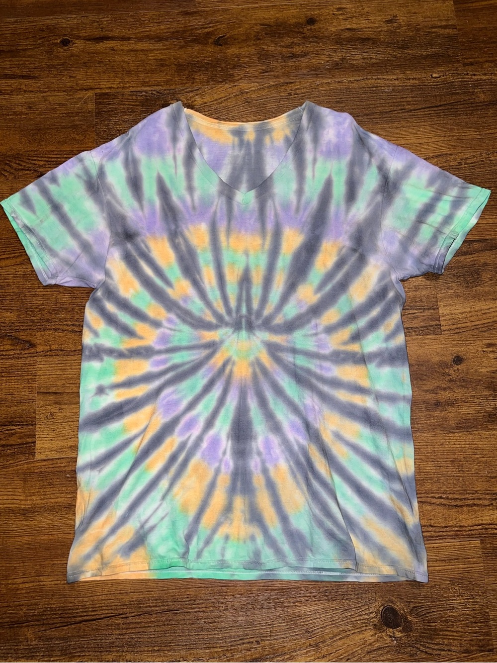 Halloween Spider Handmade Tie Dye Green Orange Purple Gray V Neck Shirt Size L